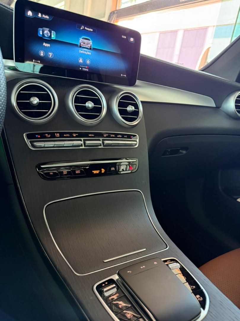 MERCEDES-BENZ GLC 300 2.0 16V 4P CGI 4MATIC 9G-TRONIC TURBO AUTOMÁTICO