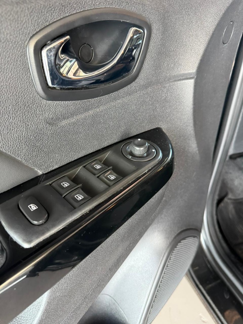 RENAULT Captur 1.6 16V 4P FLEX SCE INTENSE X-TRONIC CVT