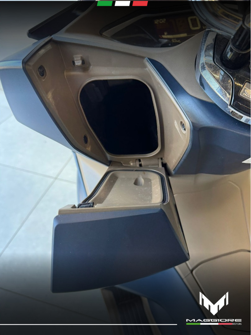 PCX 160 DLX ABS