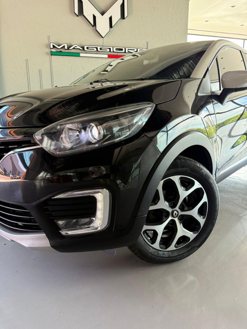RENAULT Captur 1.6 16V 4P FLEX SCE INTENSE X-TRONIC CVT