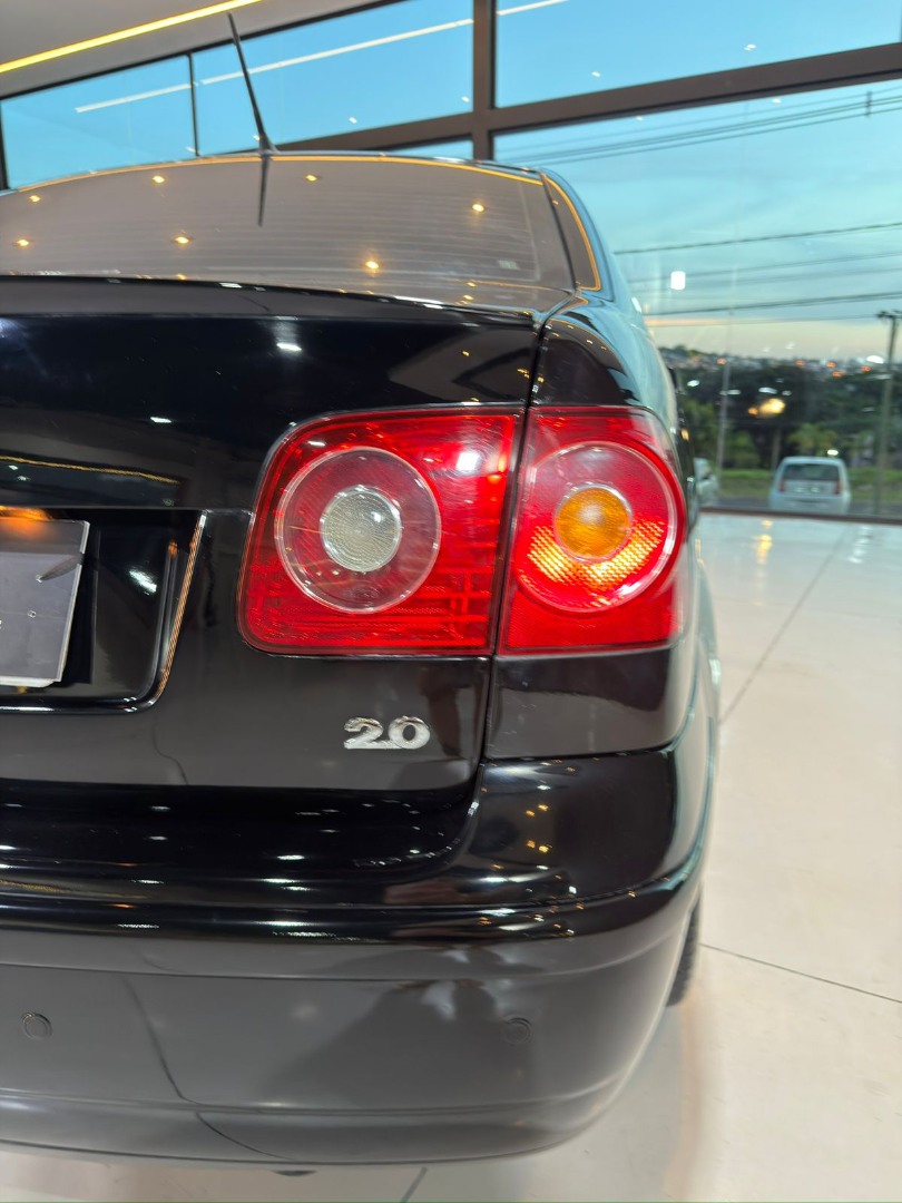 VOLKSWAGEN Polo Sedan 2.0 4P COMFORTLINE