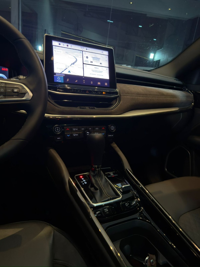 JEEP Commander 2.2 TURBO DIESEL OVERLAND 4X4 AUTOMÁTICO AT9