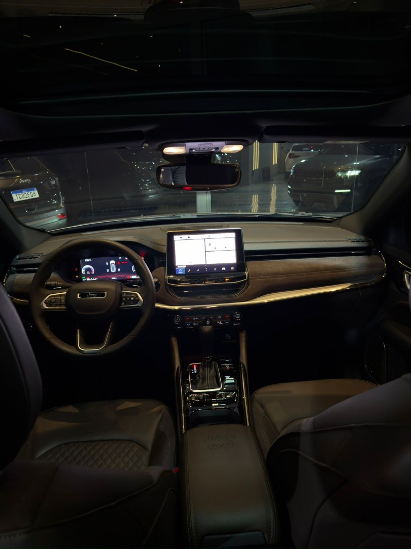 JEEP Commander 2.2 TURBO DIESEL OVERLAND 4X4 AUTOMÁTICO AT9