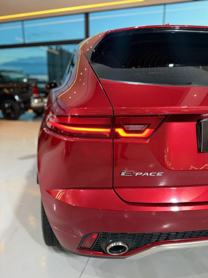 JAGUAR E-Pace 2.0 16V 4P P300 R-DYNAMIC SE AWD TURBO AUTOMÁTICO