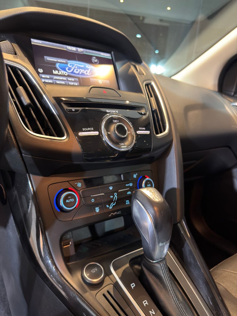 FORD Focus Hatch 2.0 16V 4P FLEX TITANIUM POWERSHIFT AUTOMÁTICO