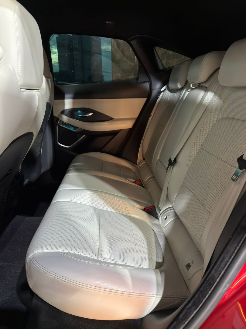 JAGUAR E-Pace 2.0 16V 4P P300 R-DYNAMIC SE AWD TURBO AUTOMÁTICO