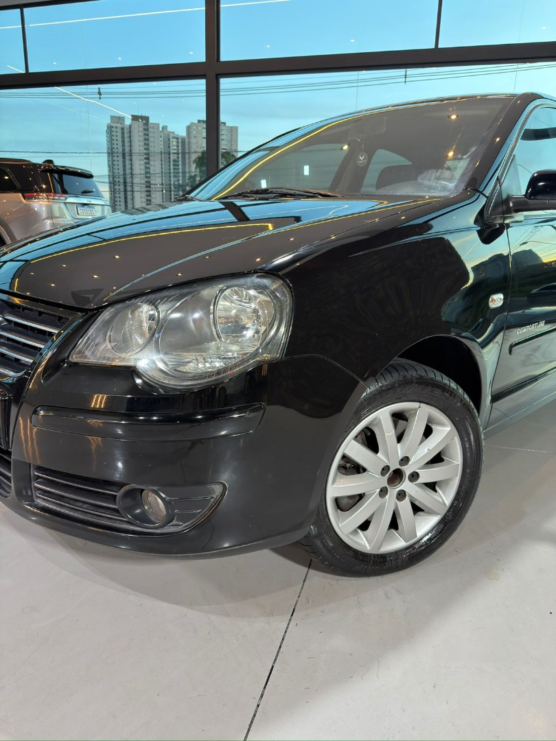 VOLKSWAGEN Polo Sedan 2.0 4P COMFORTLINE