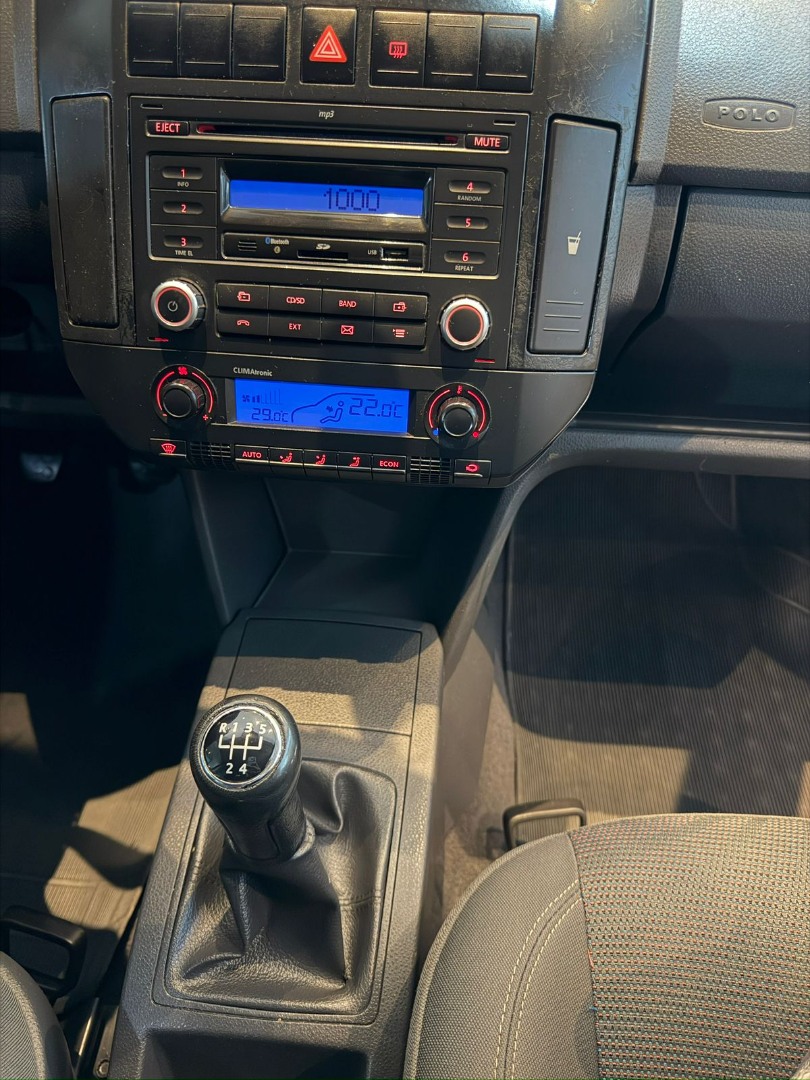 VOLKSWAGEN Polo Sedan 2.0 4P COMFORTLINE