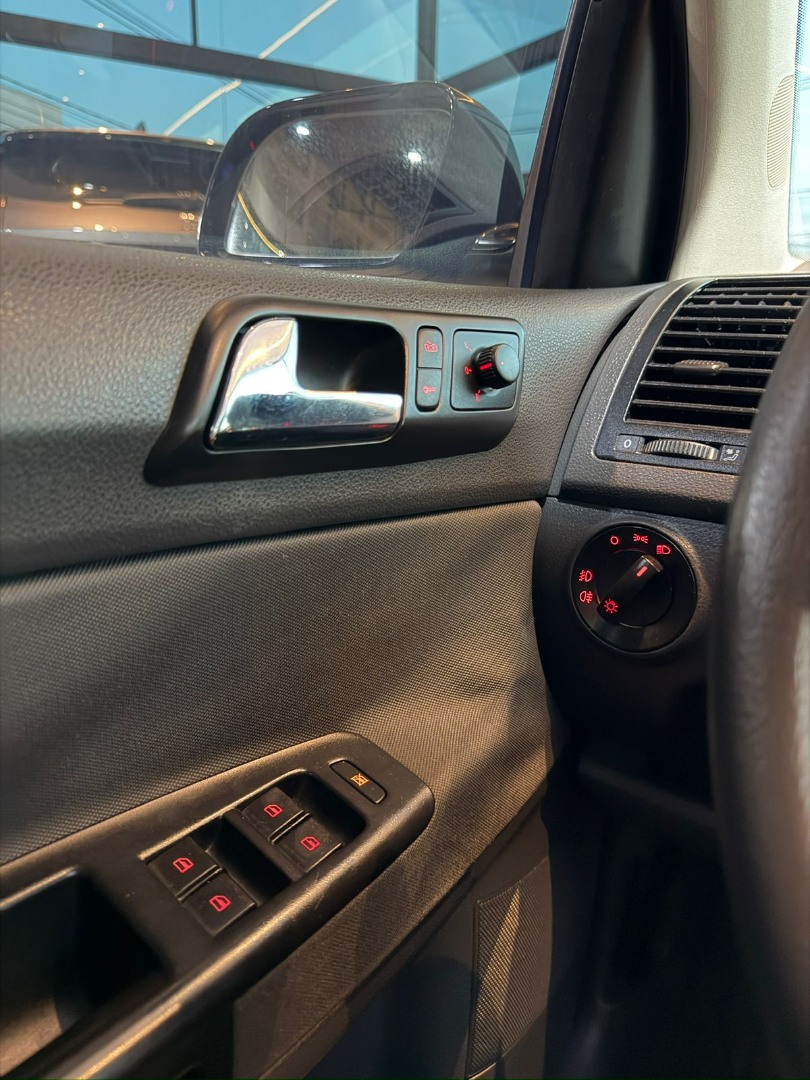 VOLKSWAGEN Polo Sedan 2.0 4P COMFORTLINE