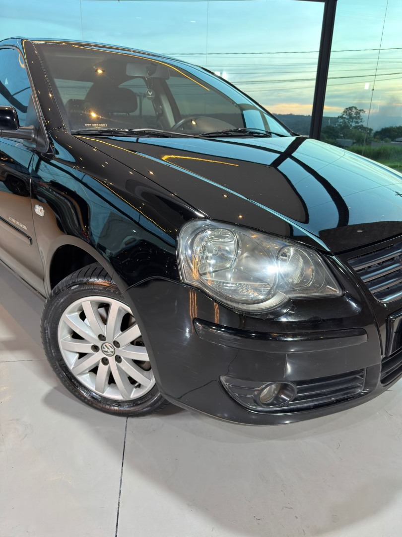 VOLKSWAGEN Polo Sedan 2.0 4P COMFORTLINE