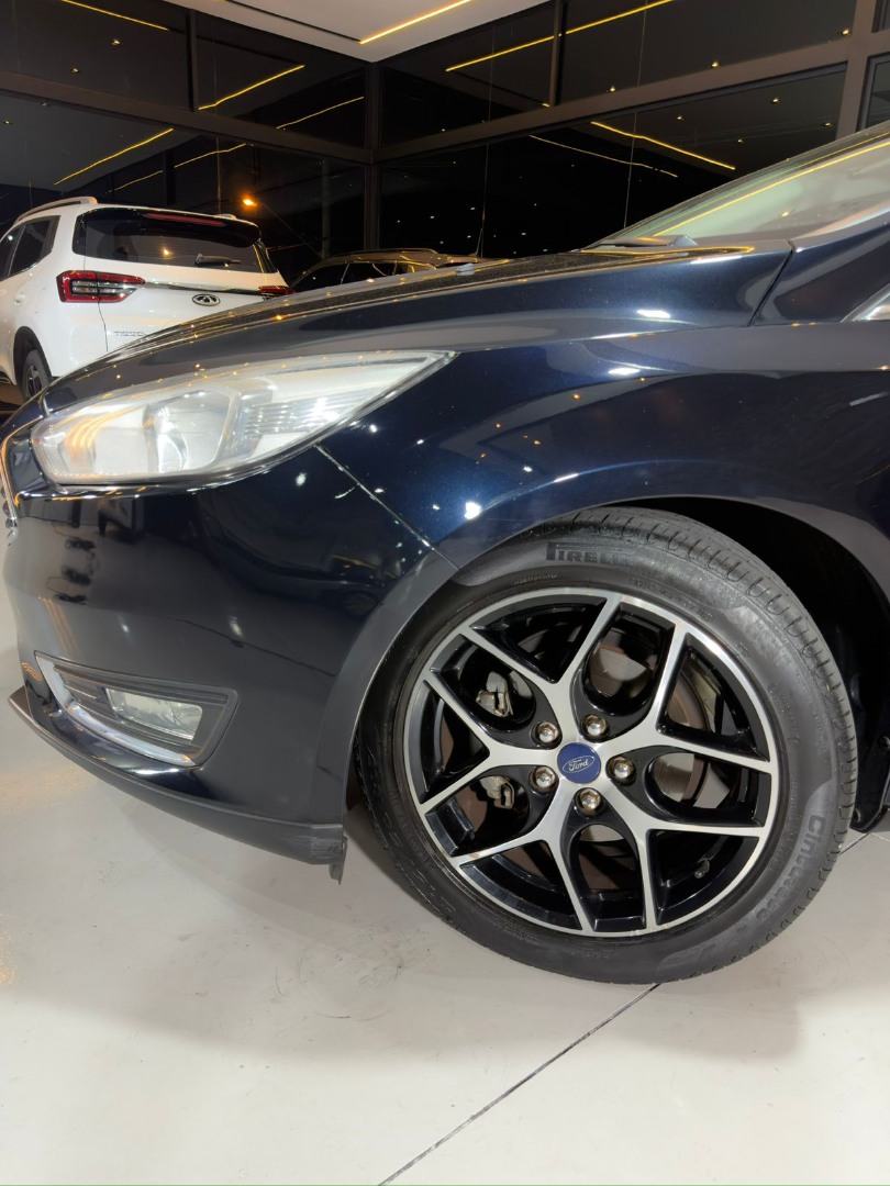 FORD Focus Hatch 2.0 16V 4P FLEX TITANIUM POWERSHIFT AUTOMÁTICO