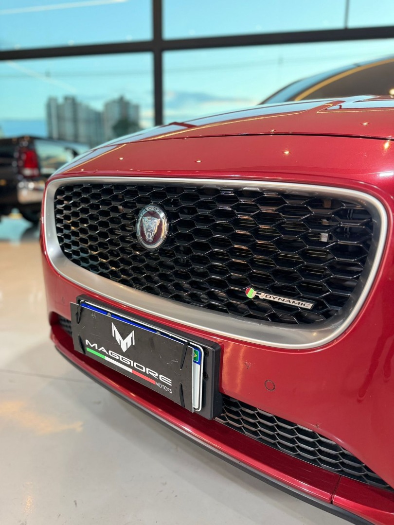 JAGUAR E-Pace 2.0 16V 4P P300 R-DYNAMIC SE AWD TURBO AUTOMÁTICO