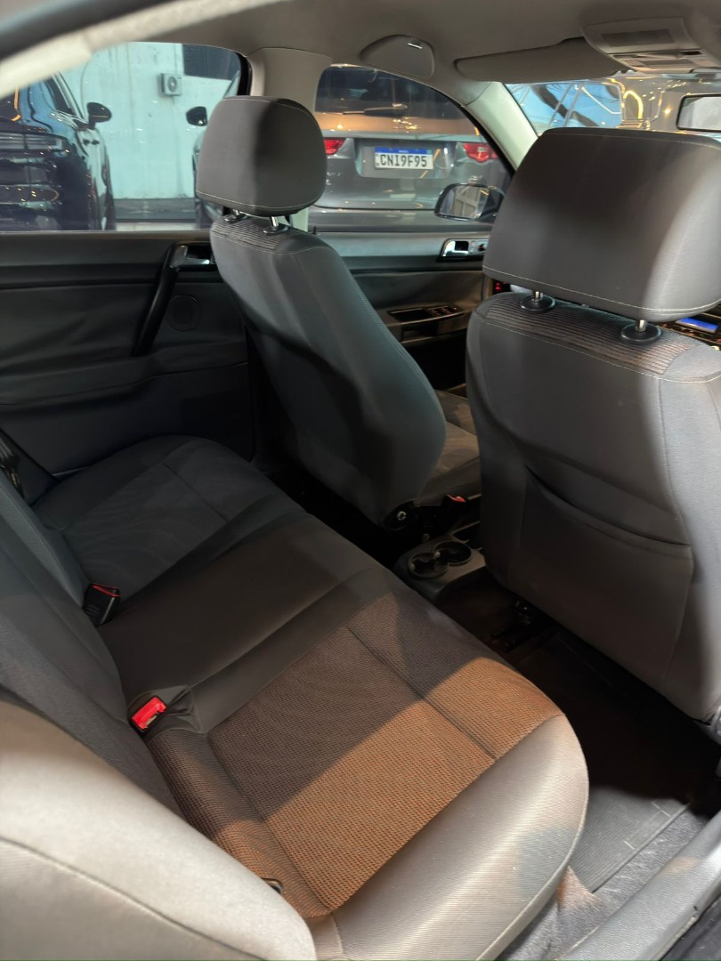 VOLKSWAGEN Polo Sedan 2.0 4P COMFORTLINE