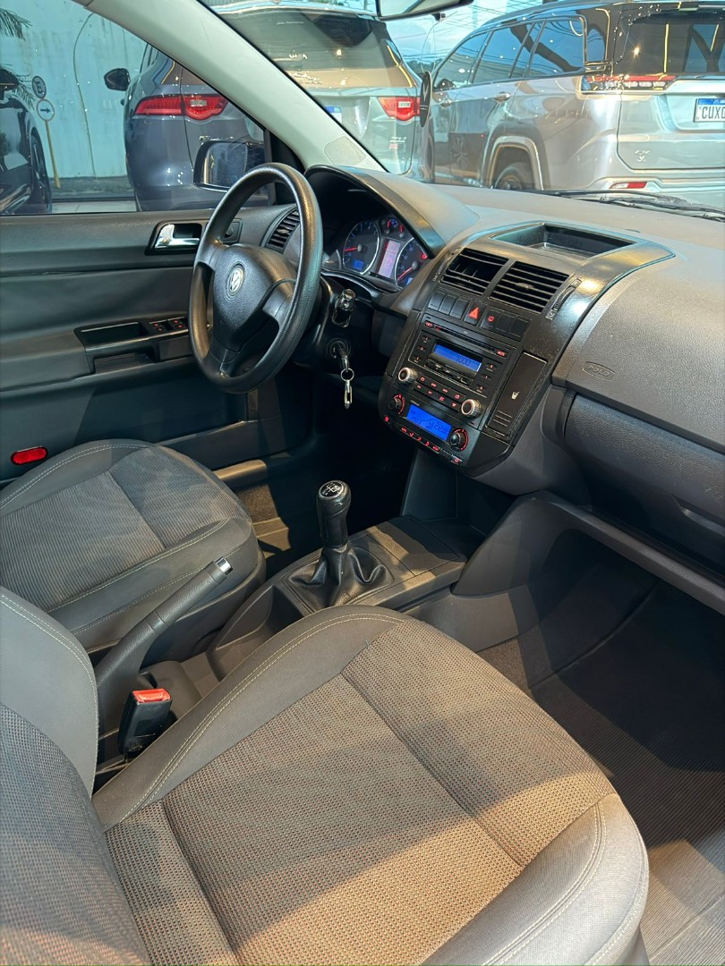 VOLKSWAGEN Polo Sedan 2.0 4P COMFORTLINE
