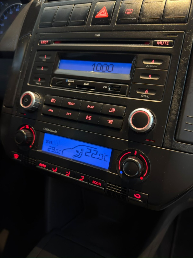 VOLKSWAGEN Polo Sedan 2.0 4P COMFORTLINE