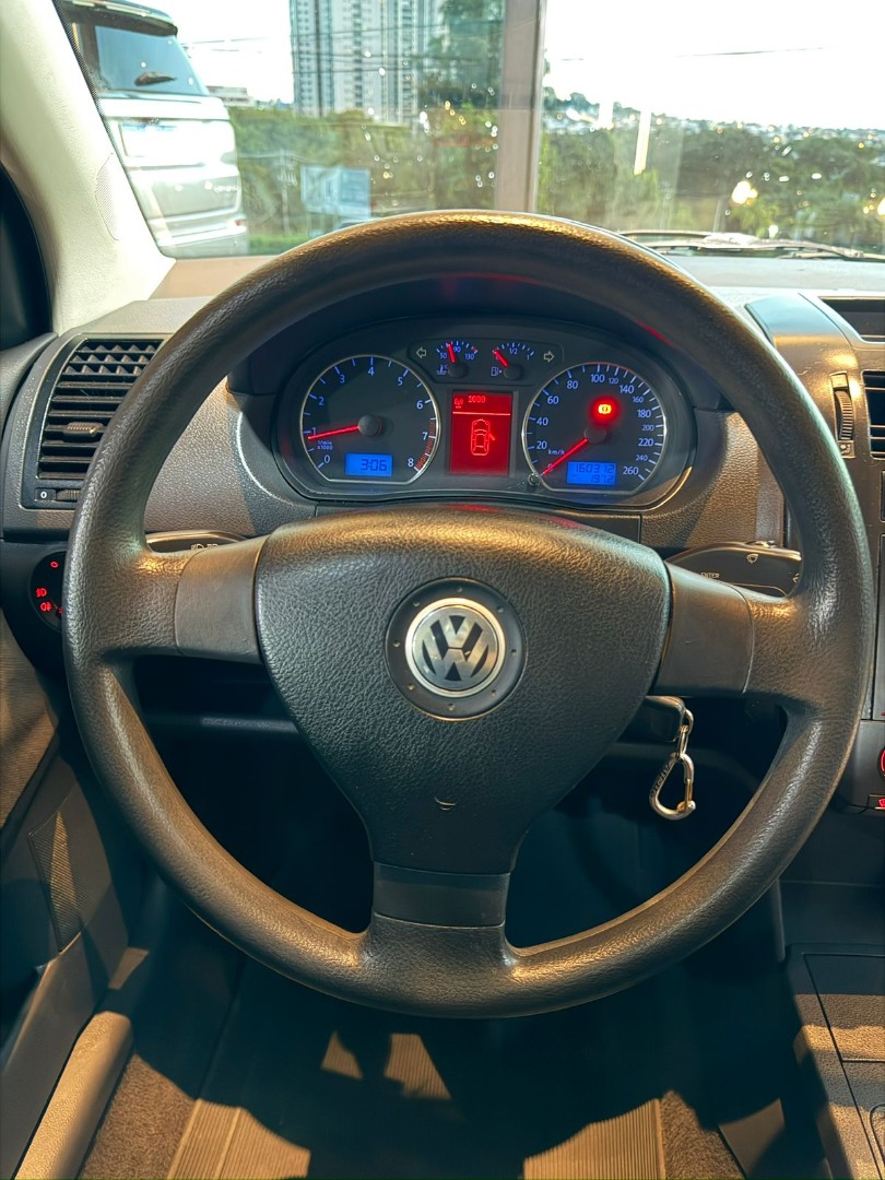 VOLKSWAGEN Polo Sedan 2.0 4P COMFORTLINE