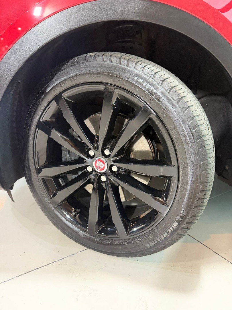 JAGUAR E-Pace 2.0 16V 4P P300 R-DYNAMIC SE AWD TURBO AUTOMÁTICO