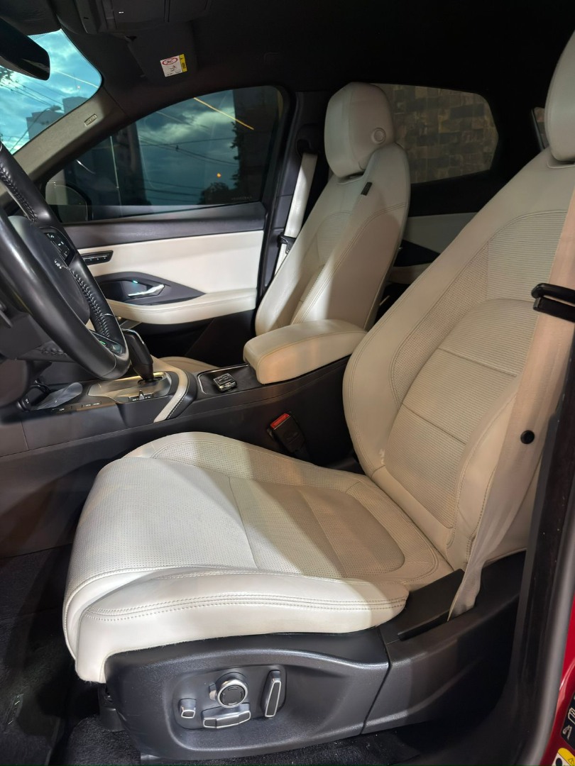 JAGUAR E-Pace 2.0 16V 4P P300 R-DYNAMIC SE AWD TURBO AUTOMÁTICO