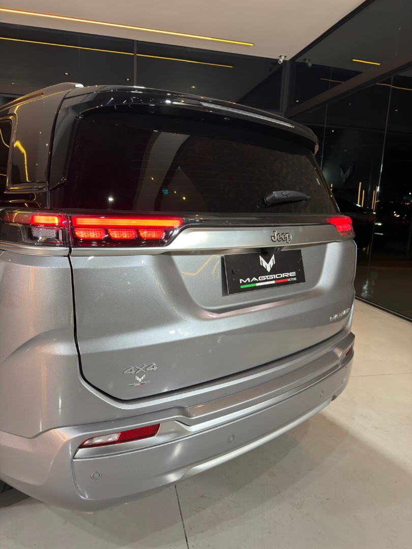 JEEP Commander 2.2 TURBO DIESEL OVERLAND 4X4 AUTOMÁTICO AT9