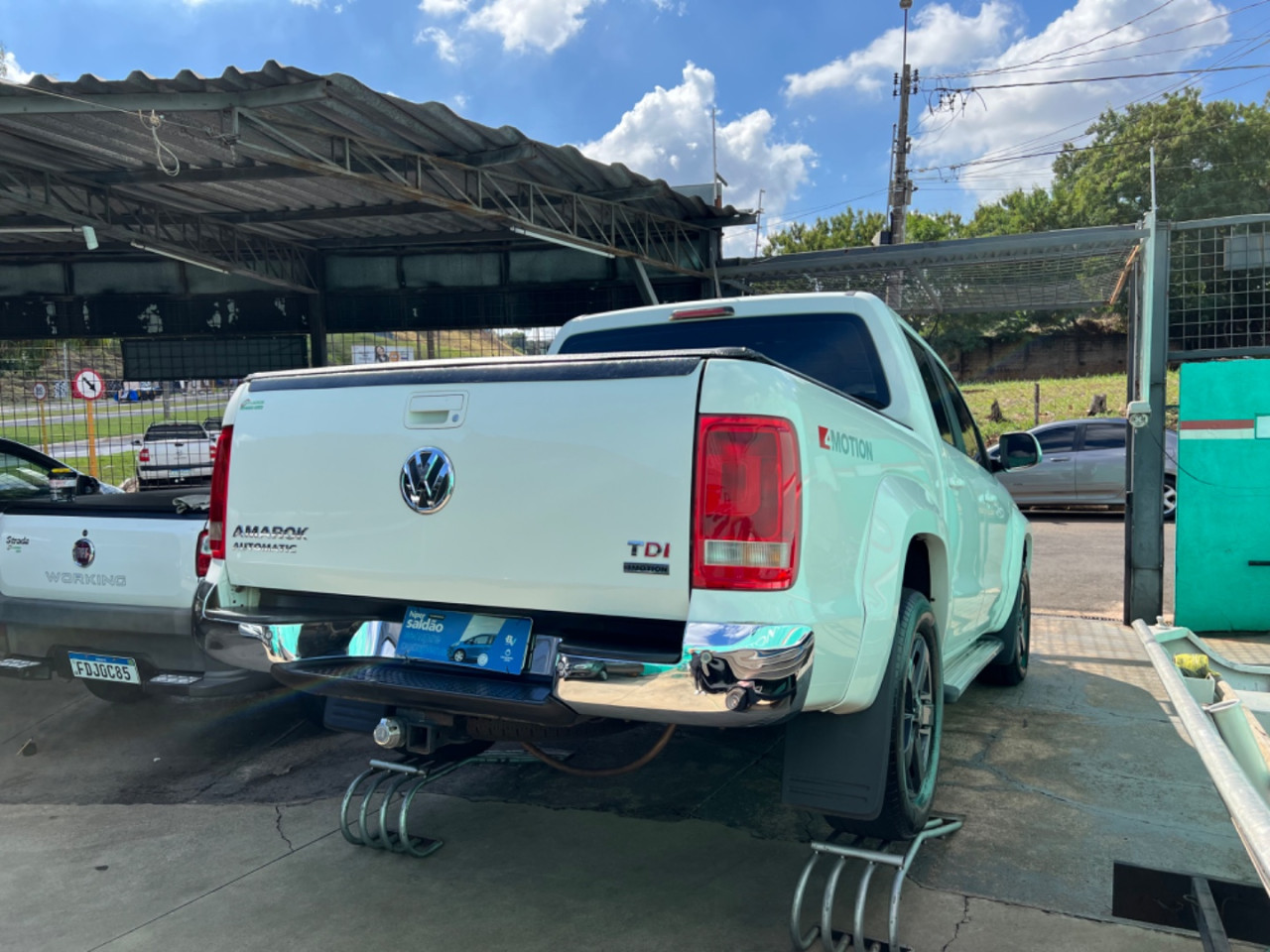 Amarok 2.0 16V CABINE DUPLA HIGHLINE 4X4 TURBO INTERCOOLER AUTOMÁTICO