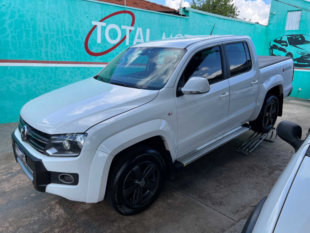 Amarok 2.0 16V CABINE DUPLA HIGHLINE 4X4 TURBO INTERCOOLER AUTOMÁTICO