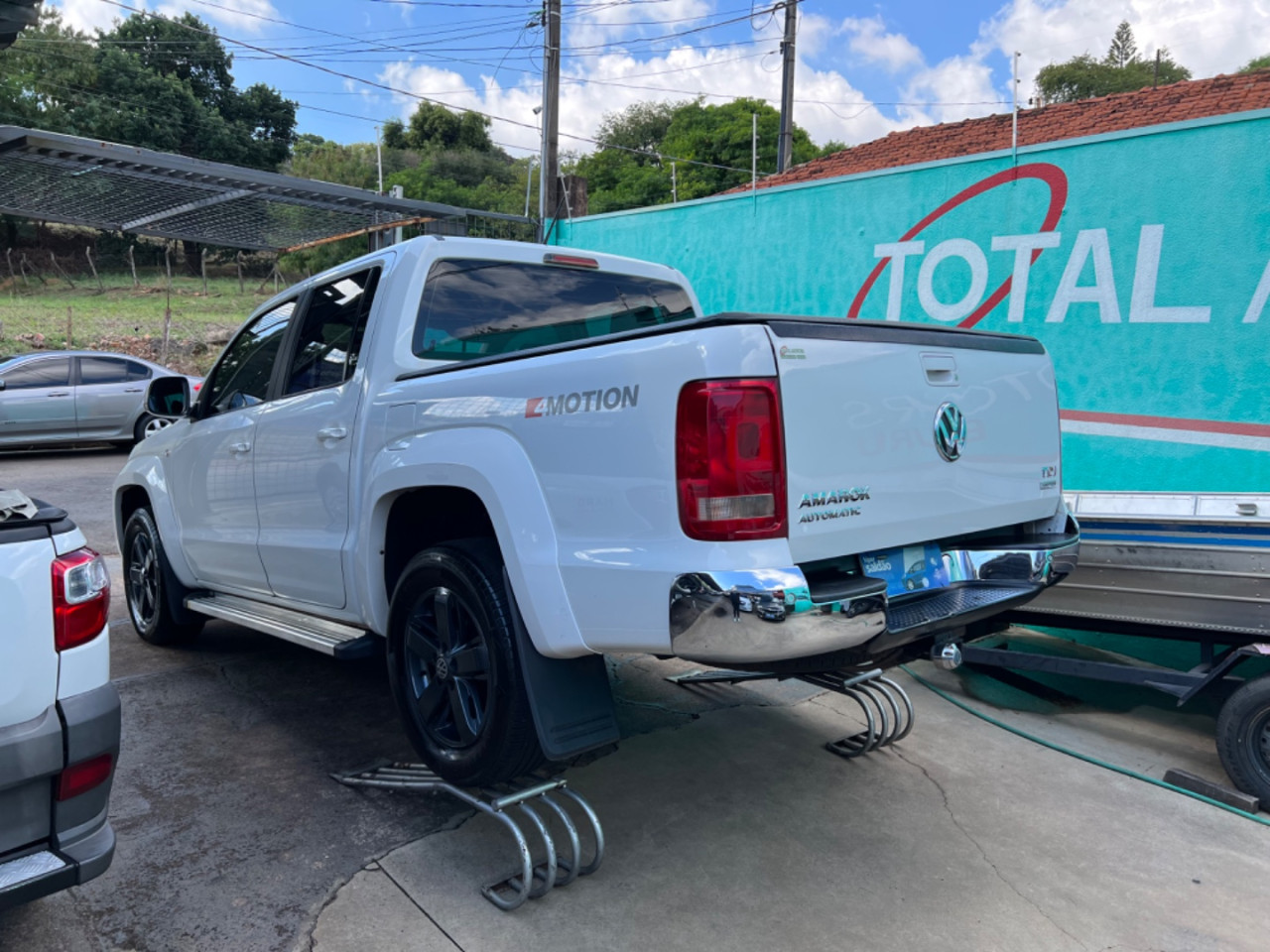 Amarok 2.0 16V CABINE DUPLA HIGHLINE 4X4 TURBO INTERCOOLER AUTOMÁTICO