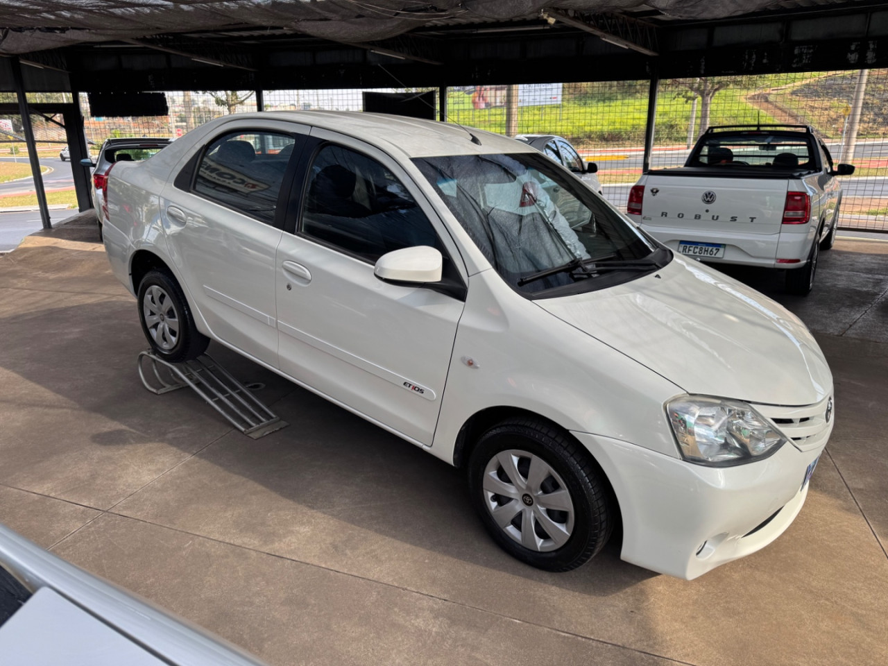 Etios Sedan 1.5 16V 4P FLEX XS