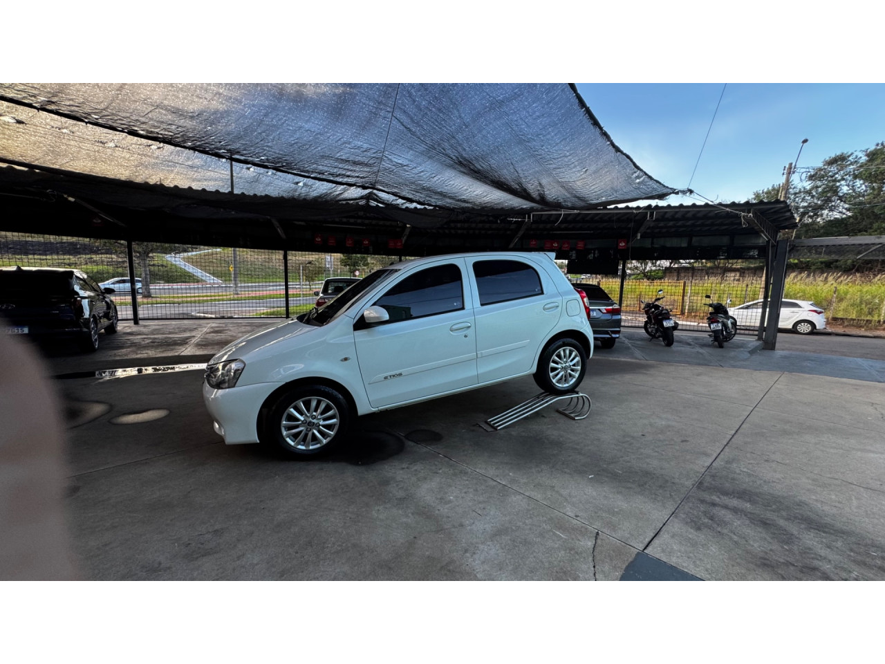 TOYOTA Etios Hatch 1.3 16V 4P FLEX