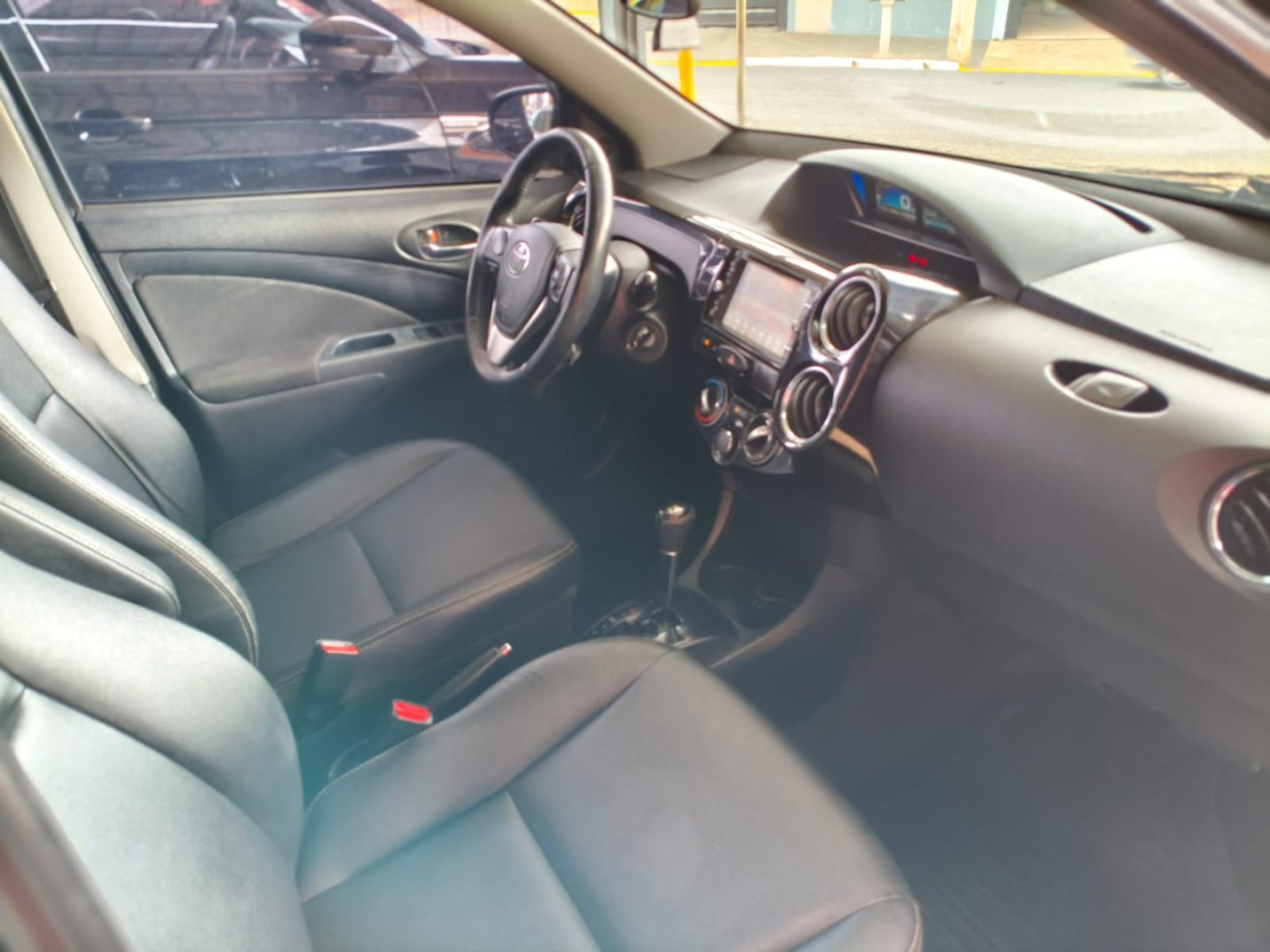 TOYOTA Etios Hatch 1.5 16V 4P FLEX XLS AUTOMÁTICO