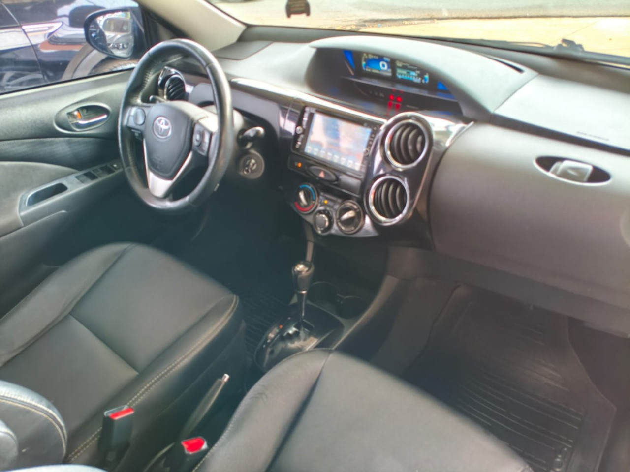 TOYOTA Etios Hatch 1.5 16V 4P FLEX XLS AUTOMÁTICO