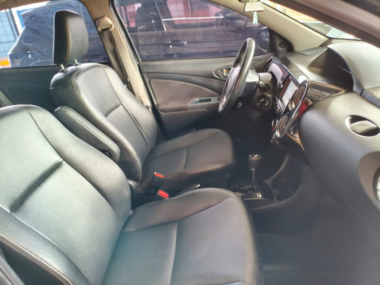 TOYOTA Etios Hatch 1.5 16V 4P FLEX XLS AUTOMÁTICO