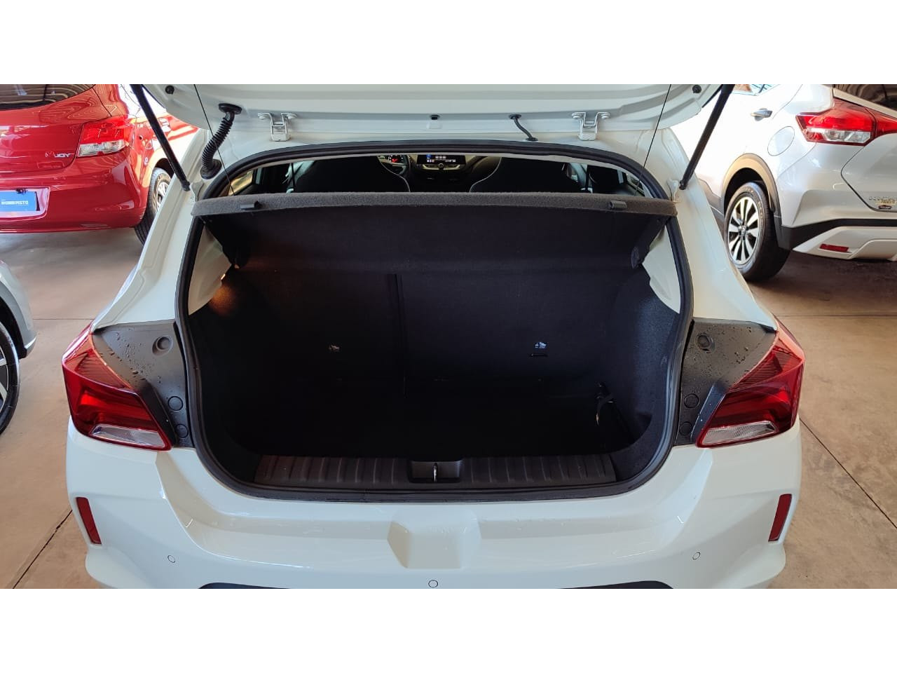 Onix Hatch 1.0 4P FLEX LT PLUS