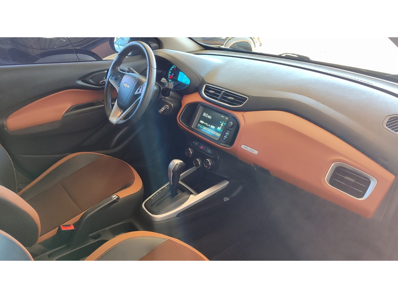 Onix Hatch 1.4 4P FLEX ACTIVE AUTOMÁTICO