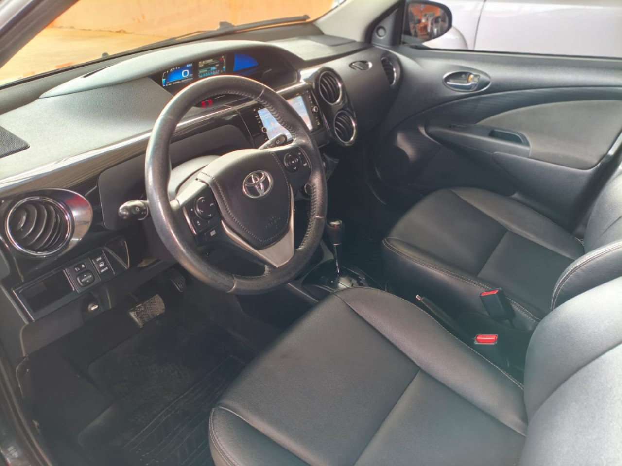 TOYOTA Etios Hatch 1.5 16V 4P FLEX XLS AUTOMÁTICO