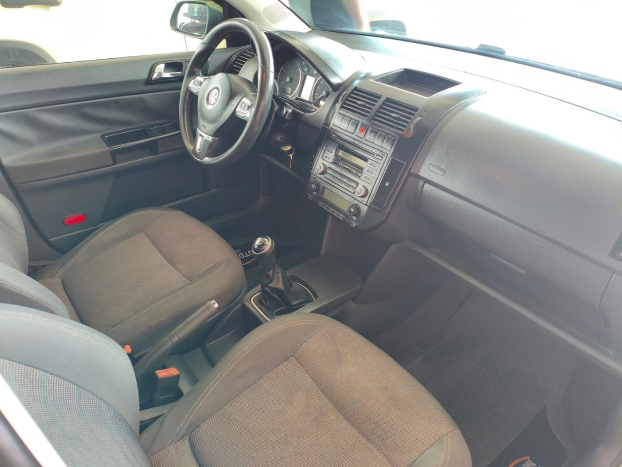 VOLKSWAGEN Polo Sedan 1.6 4P COMFORTLINE FLEX