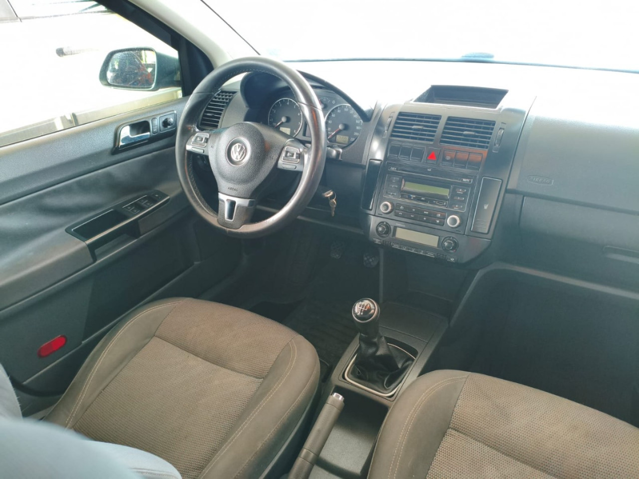 VOLKSWAGEN Polo Sedan 1.6 4P COMFORTLINE FLEX