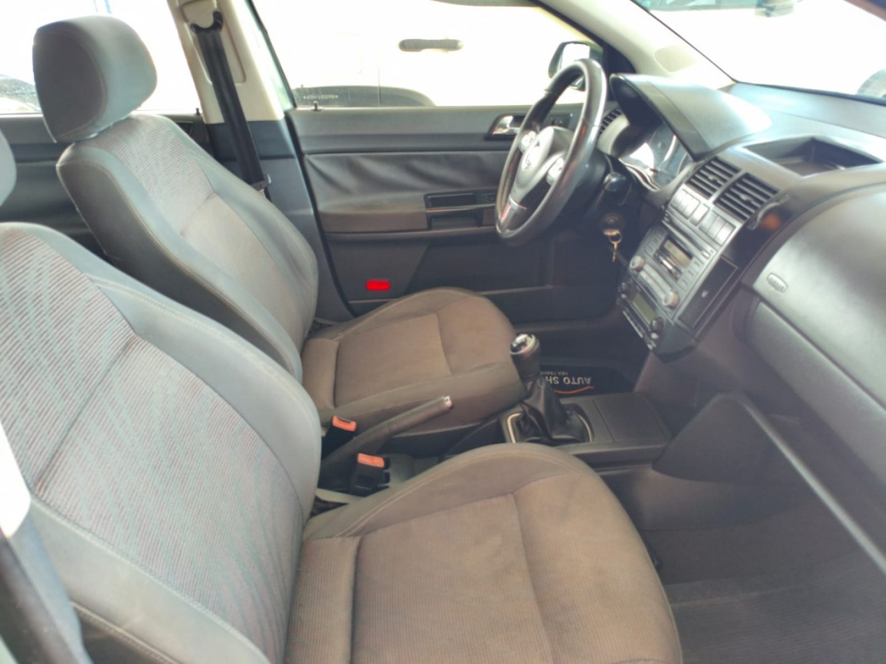 VOLKSWAGEN Polo Sedan 1.6 4P COMFORTLINE FLEX