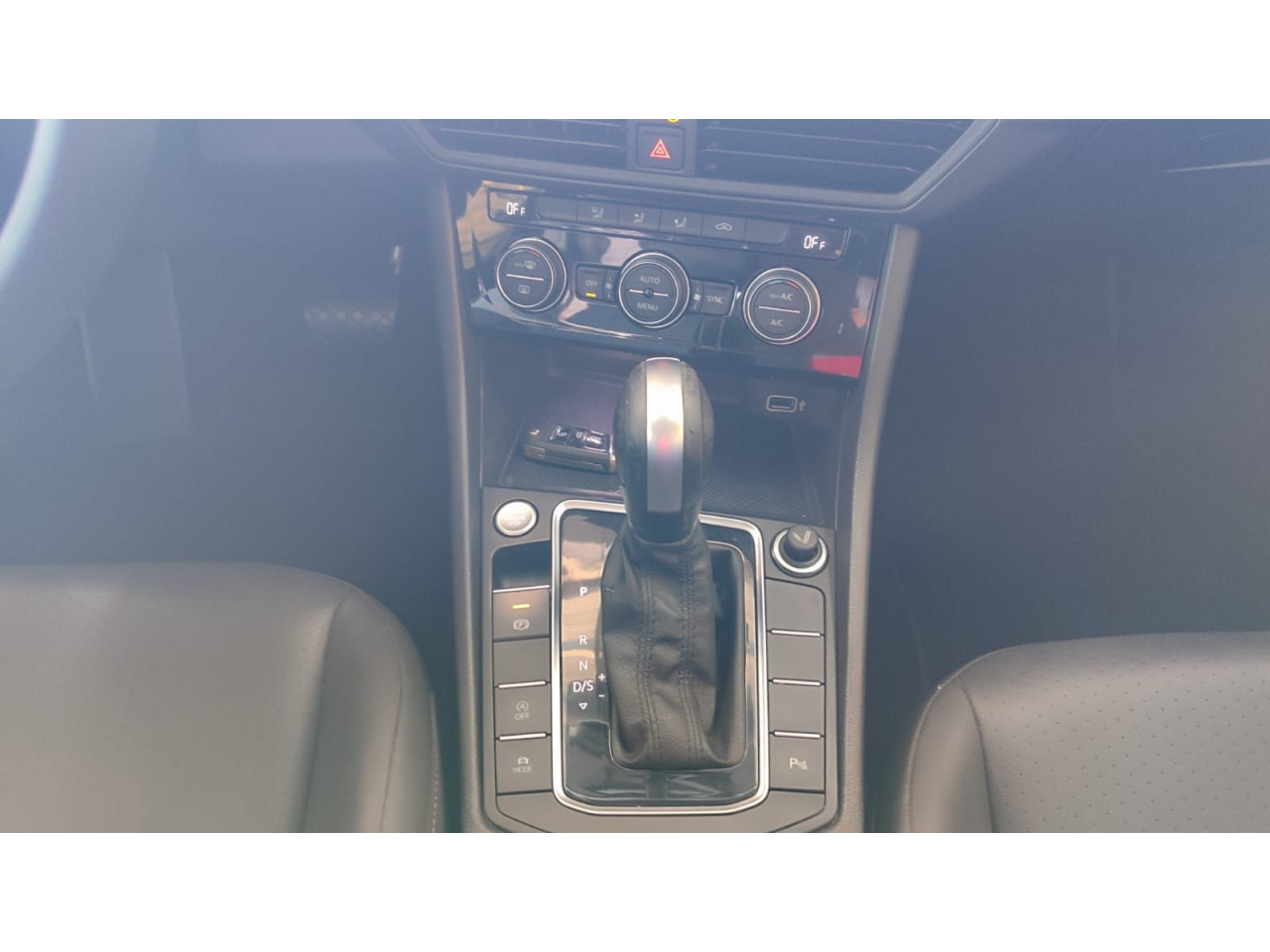 VOLKSWAGEN Jetta 1.4 4P 250 TSI TURBO CONFORTLINE AUTOMÁTICO