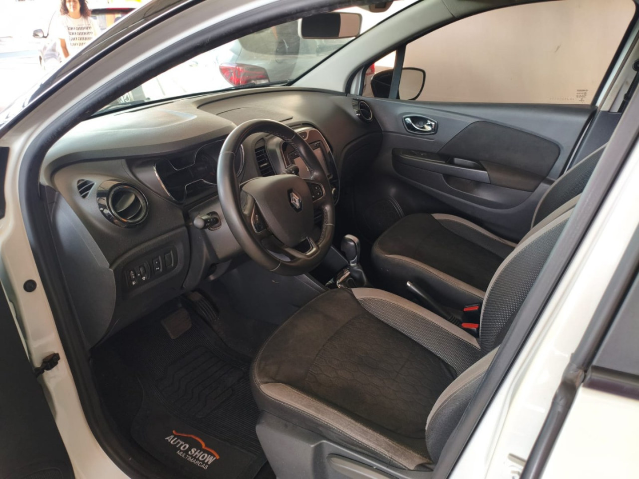 RENAULT Captur 1.6 16V 4P SCE ZEN X-TRONIC AUTOMÁTICO CVT
