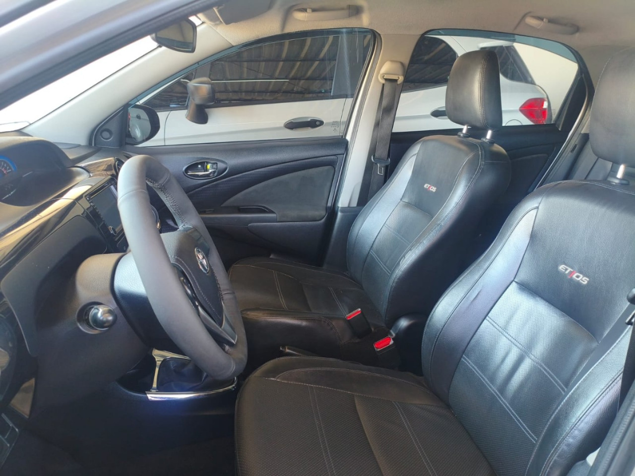 TOYOTA Etios Sedan 1.5 16V 4P FLEX PLATINUM