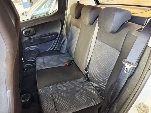 FIAT Mobi 1.0 EVO FLEX LIKE. MANUAL FIAT Mobi 1.0 EVO FLEX LIKE. MANUAL