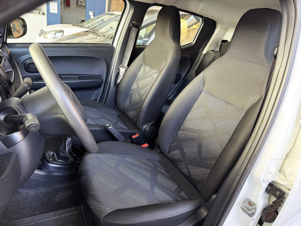 FIAT Mobi 1.0 EVO FLEX LIKE. MANUAL FIAT Mobi 1.0 EVO FLEX LIKE. MANUAL