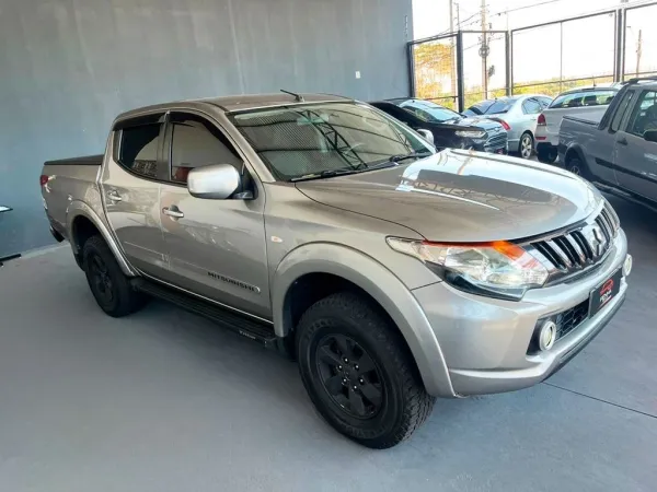 L200 TRITON 2.4 16V TURBO SPORT GLS CD 4X4