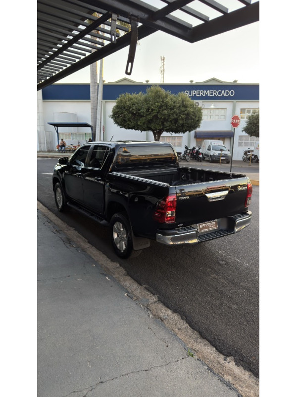 TOYOTA Hilux Caminhonete 2.7 16V 4P SR FLEX CABINE DUPLA AUTOMÁTICO