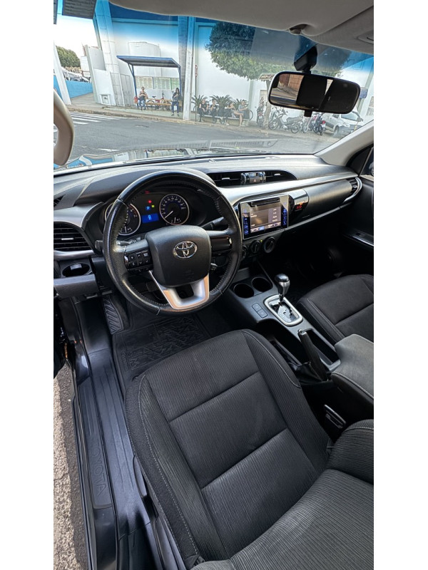 TOYOTA Hilux Caminhonete 2.7 16V 4P SR FLEX CABINE DUPLA AUTOMÁTICO