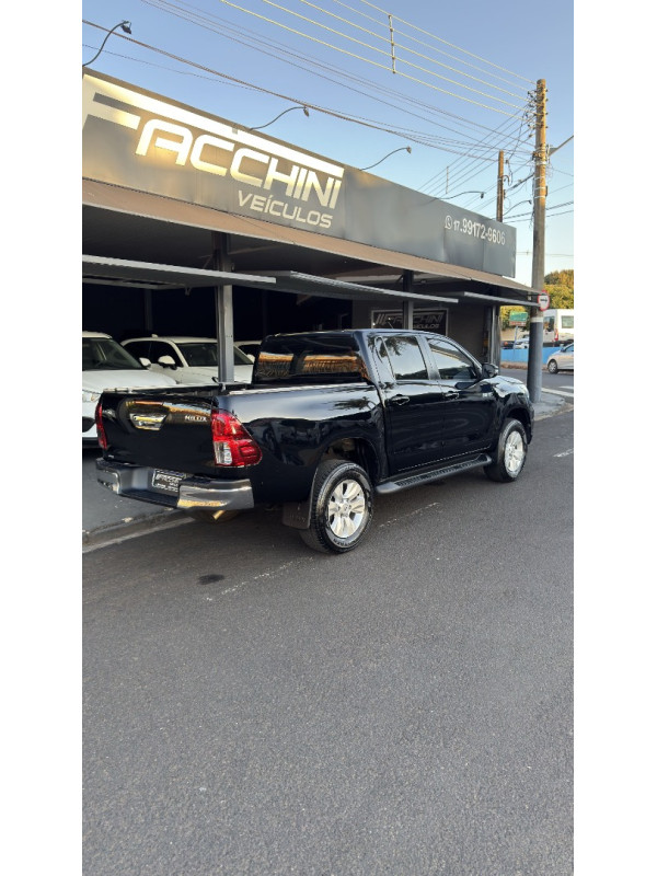 TOYOTA Hilux Caminhonete 2.7 16V 4P SR FLEX CABINE DUPLA AUTOMÁTICO