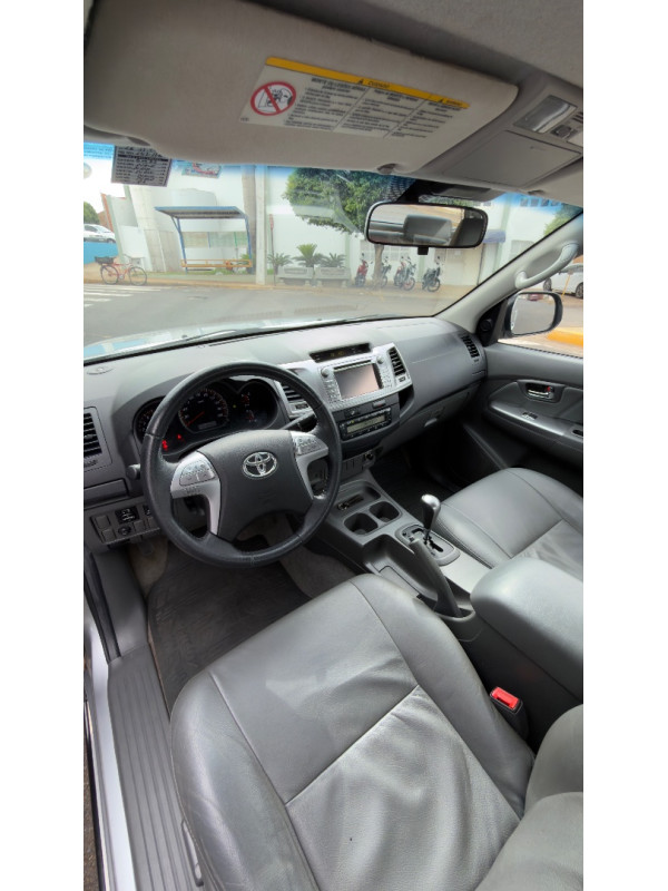 TOYOTA Hilux Caminhonete 2.7 16V 4P SRV FLEX CABINE DUPLA AUTOMÁTICO