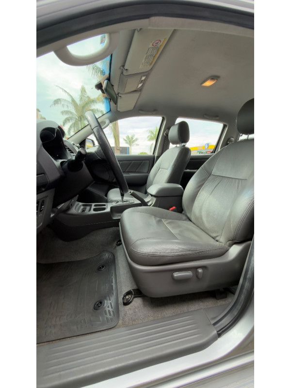 TOYOTA Hilux Caminhonete 2.7 16V 4P SRV FLEX CABINE DUPLA AUTOMÁTICO