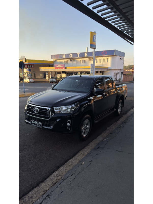 TOYOTA Hilux Caminhonete 2.7 16V 4P SR FLEX CABINE DUPLA AUTOMÁTICO