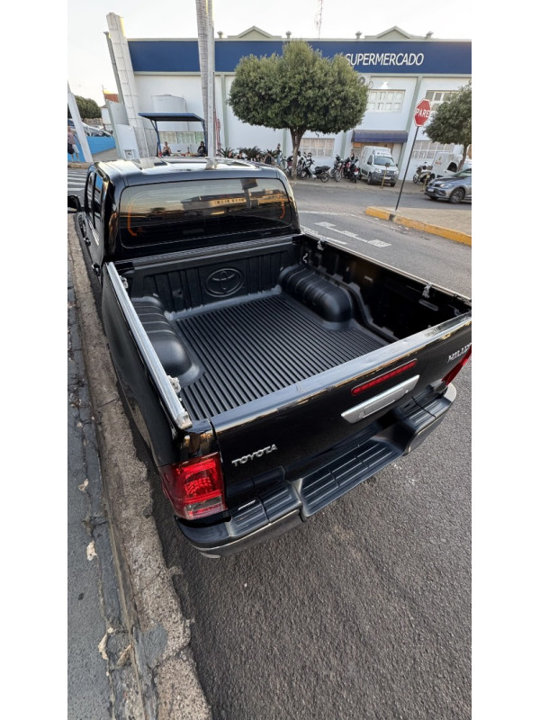 TOYOTA Hilux Caminhonete 2.7 16V 4P SR FLEX CABINE DUPLA AUTOMÁTICO